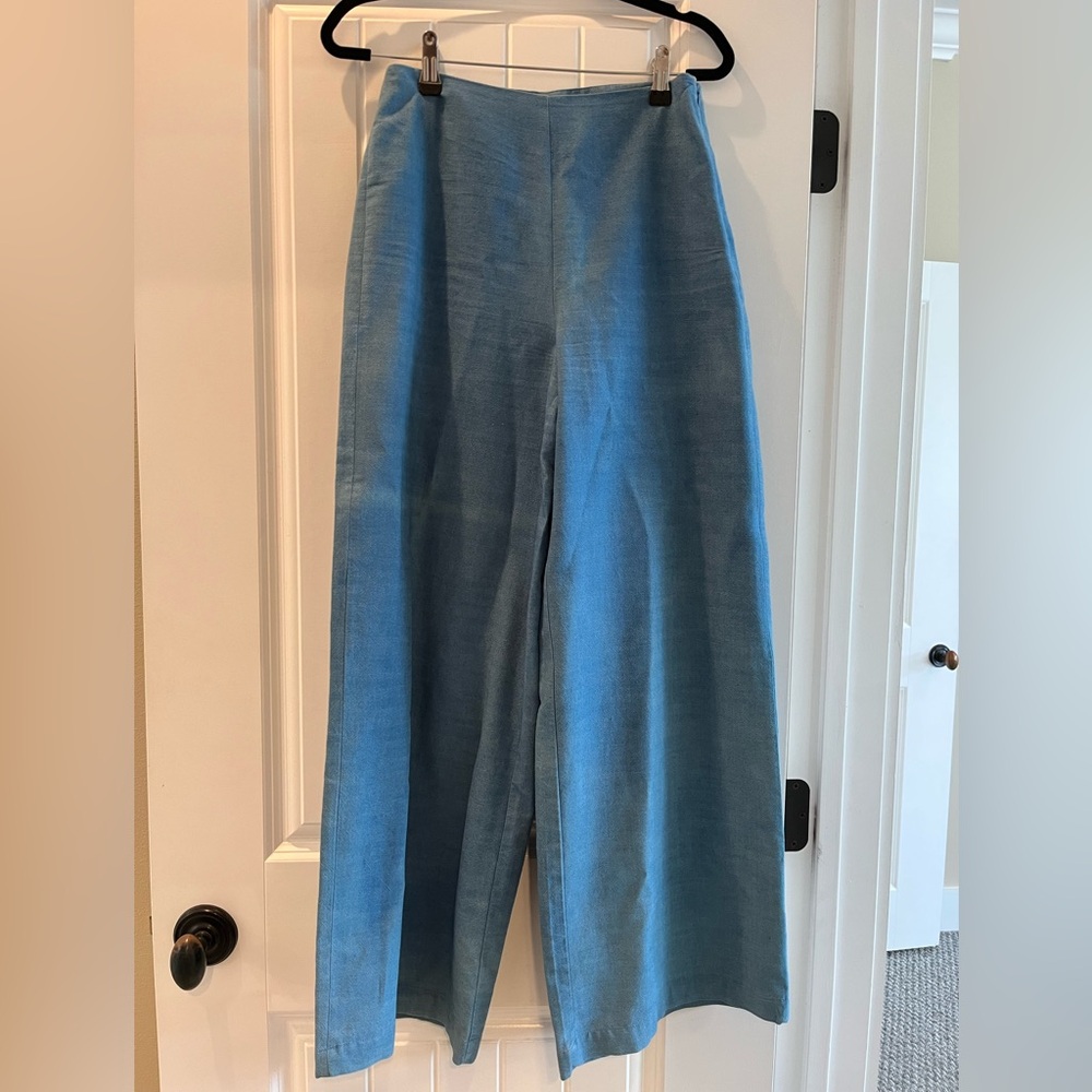 Wide leg lightweight cotton chambray pants. High rise with side zip.
